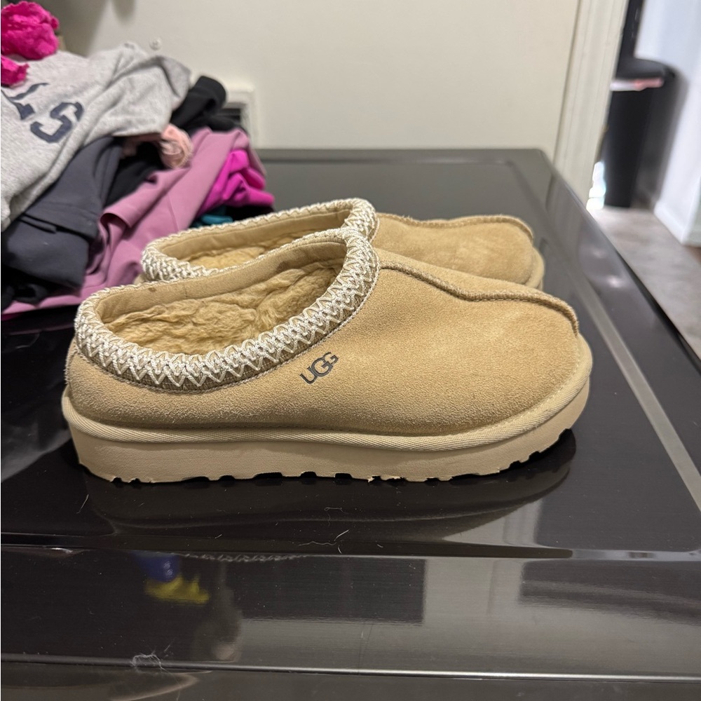 Women’s Ugg tasman slippers